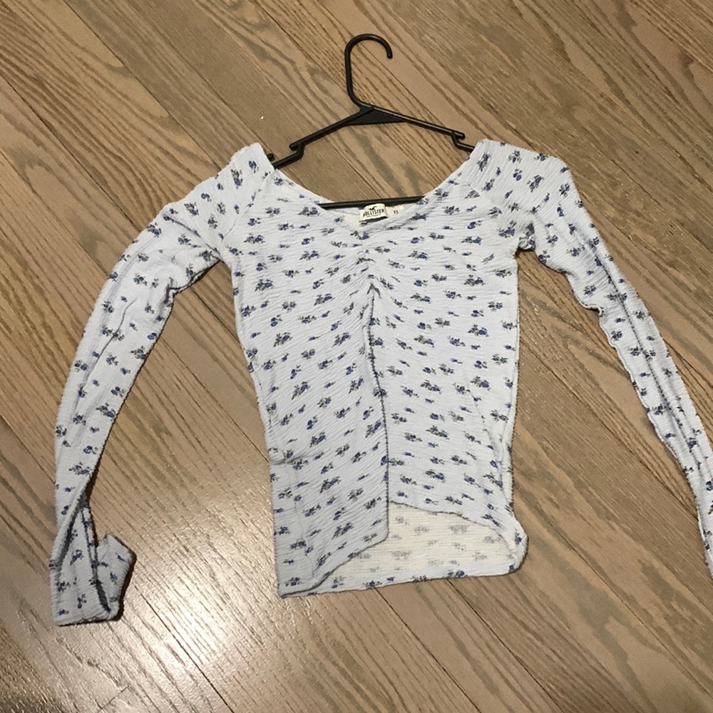 blue floral hollister top